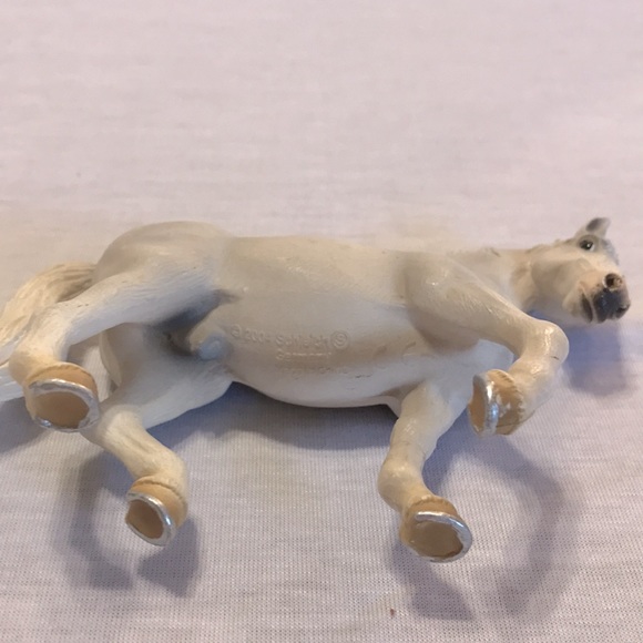Horse 2004 Retired Schleich stallion stud gray & white resin. 5”long x 4” tall - Picture 6 of 6